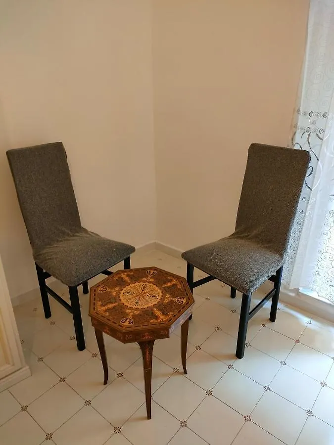 Cisterna'S Rooms Naples 0*,