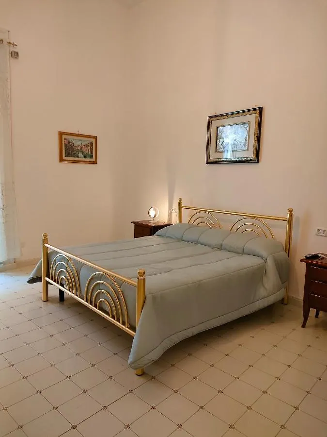 Cisterna'S Rooms Naples Italy