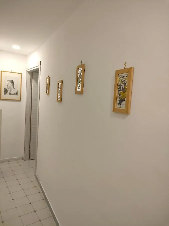 Cisterna'S Rooms Naples Italy